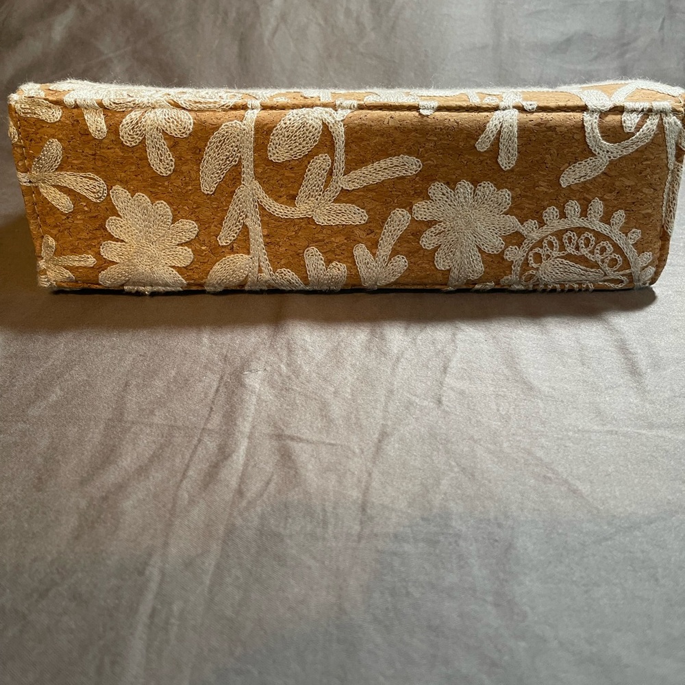 NWT Haute Hippie Cork Embroidered Purse with Wooden Bead Handle Spring Summer - Picture 3 of 8